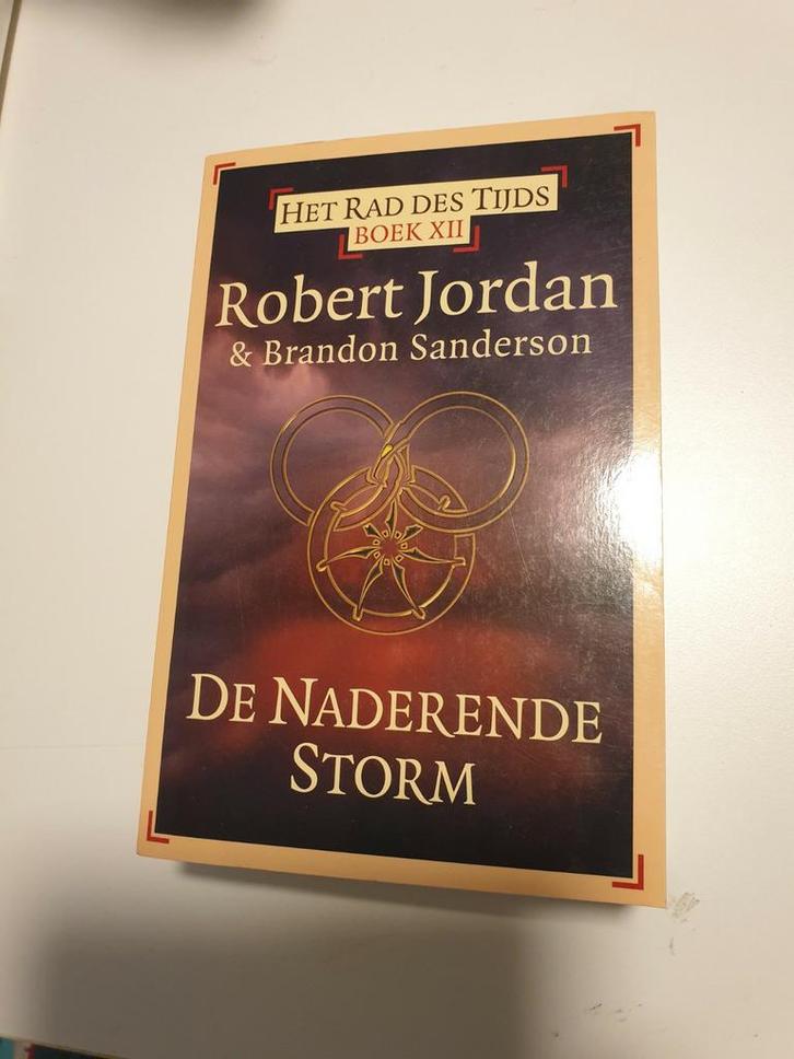 Robert Jordan & Brandon Sanderson - De naderende storm Bk 12, Boeken, Fantasy, Zo goed als nieuw, Ophalen of Verzenden