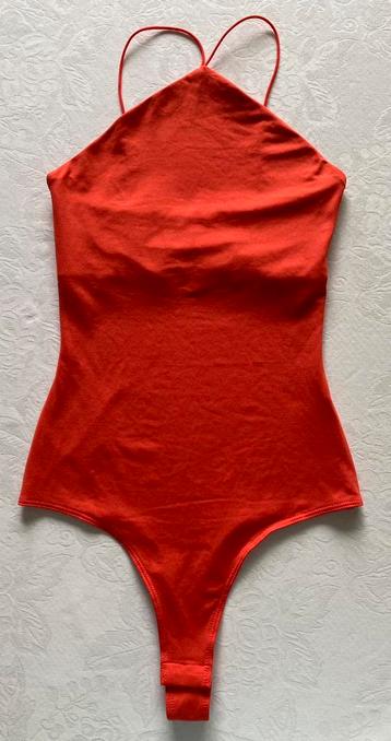 Koraalrode body maat XS beschikbaar voor biedingen