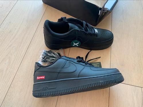 Nike x Supreme Sneakers - Zwart - Maat 42,5, Kleding | Heren, Schoenen, Nieuw, Sneakers, Zwart, Ophalen of Verzenden
