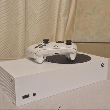 Bij deze zet ik deze prachtige xbox tekoop beschikbaar voor biedingen