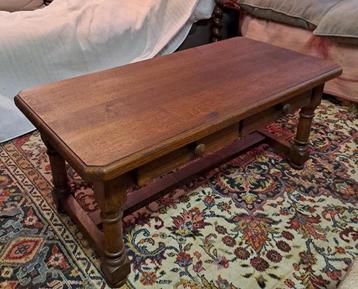 Massief eiken salontafel beschikbaar voor biedingen