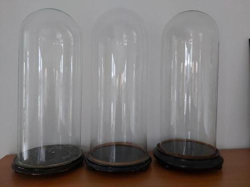 Grote oude glazen globes / stolpen op houten voet, Huis en Inrichting, Woonaccessoires | Stolpen, Zo goed als nieuw, Ophalen