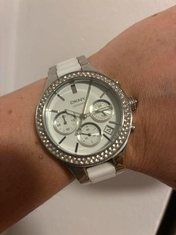 DKNY horloge met steentjes beschikbaar voor biedingen