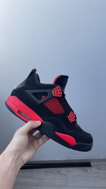 Jordan 4 red thunder, Ophalen, Zwart, Sneakers, Gedragen