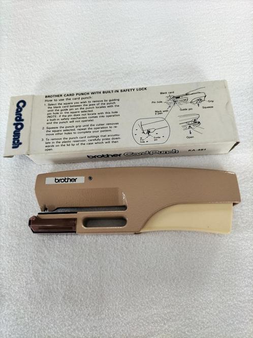 Perforator + 10 kaarten (voor breimachine)., Hobby en Vrije tijd, Overige Hobby en Vrije tijd, Gebruikt, Ophalen of Verzenden