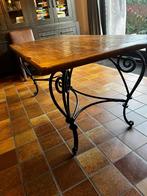 Sierlijke zware tafel met smeedijzeren onderstel., Ophalen, 50 tot 100 cm, Zo goed als nieuw, Vijf personen of meer