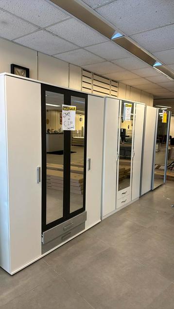 KLEERKAST NEW €299 beschikbaar voor biedingen