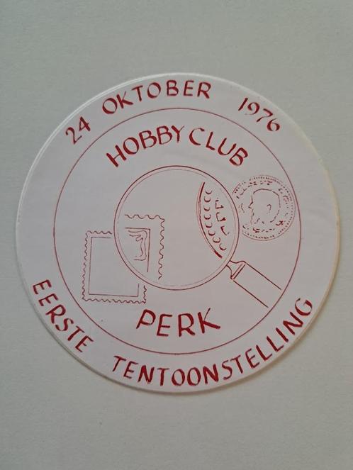Vintage Sticker - Hobbyclub Perk - Eerste Tentoonstelling, Verzamelen, Stickers, Zo goed als nieuw, Bedrijf of Vereniging, Ophalen of Verzenden