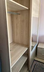 Garde-robe excellent état + 2 tables de chevet, Enlèvement, Comme neuf