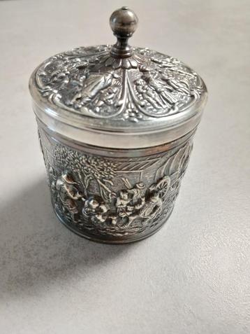 Theebus Douwe Egberts beschikbaar voor biedingen