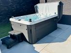 Jacuzzi voor 3 personen, Tickets & Billets, Trois personnes ou plus