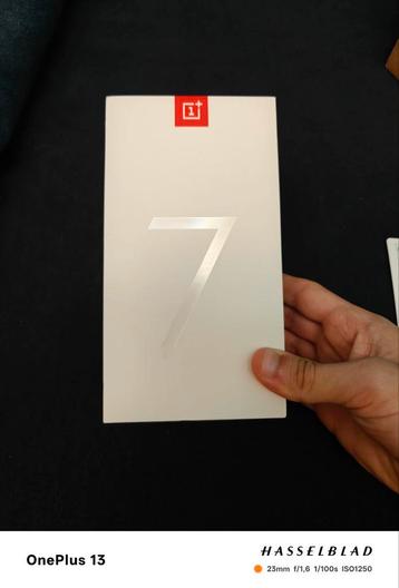 OnePlus 7 met Sandstone hoesje incl. charger en extra hoesje beschikbaar voor biedingen