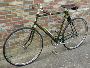 Coole oude pathracer Olympia beschikbaar voor biedingen