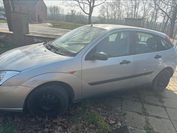 Ford focus mk1 prete à immatriculer, Focus, Argent ou Gris, 5 portes, Phares directionnels
