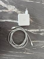 Macbook pro lader: 61W USB-C adapter + USB-C oplaadkabel 2m, Computers en Software, Ophalen, Zo goed als nieuw