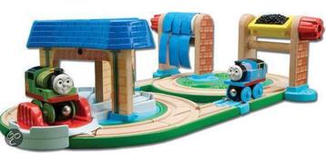 Thomas de trein houten set met car-wash en kolenlaadplaats beschikbaar voor biedingen