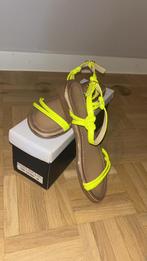 36, Kleding | Dames, Schoenen, Geel, Overige typen, Nieuw, Ophalen of Verzenden
