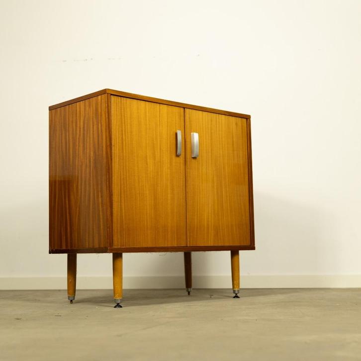 Prachtig vintage bijzetkastje, Huis en Inrichting, Kasten | Ladekasten, Overige houtsoorten, Ophalen of Verzenden