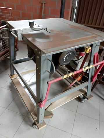 zware tafelzaag beschikbaar voor biedingen