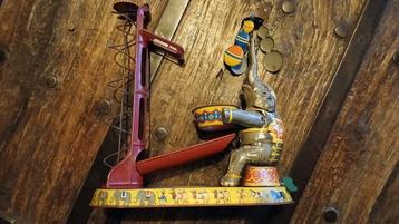 Jouet mécanique.  beschikbaar voor biedingen