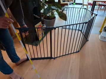 Zwart hek met poortje babyOk beschikbaar voor biedingen