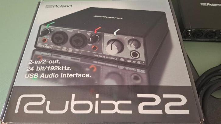 Roland Rubix22 USB audio interface + kabels, Musique & Instruments, Microphones, Comme neuf, Autres types, Envoi