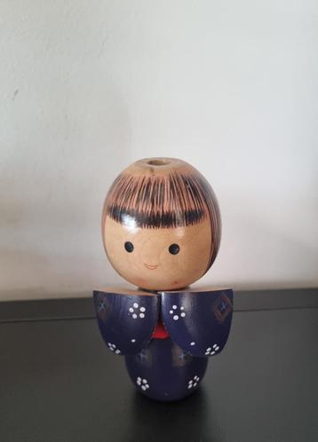 Schattige Sosaku Kokeshi beschikbaar voor biedingen