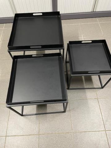 tables d'appoint disponible aux enchères