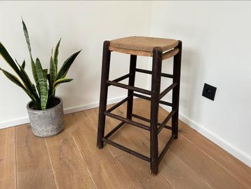 Houten Krukje beschikbaar voor biedingen