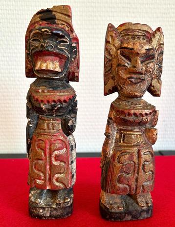 Oude houten figuren - Bali - Indonesië beschikbaar voor biedingen