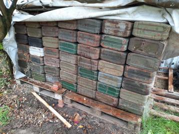 26X WWII Britse Jerrycans beschikbaar voor biedingen