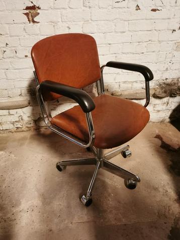 Vintage bureau stoel in goede staat 