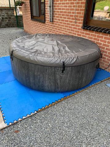 Jacuzzi purespa 4 personnes. beschikbaar voor biedingen