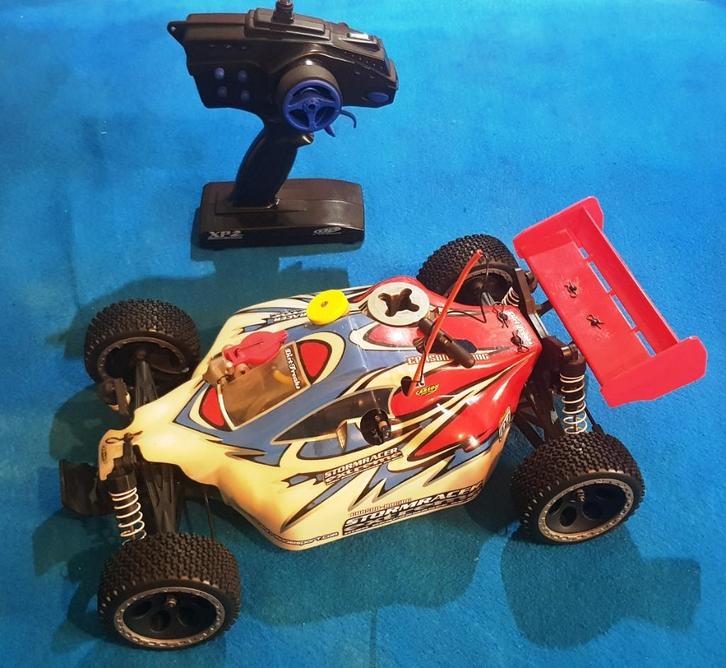 Carson StormRacer Extreme met een Team Associated XP2 zender, Hobby en Vrije tijd, Modelbouw | Radiografisch | Auto's, Zo goed als nieuw