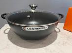 NIEUW: Le Creuset Marmite 32 cm met glazen deksel, Gietijzer, Nieuw, Ophalen of Verzenden, Keramische plaat