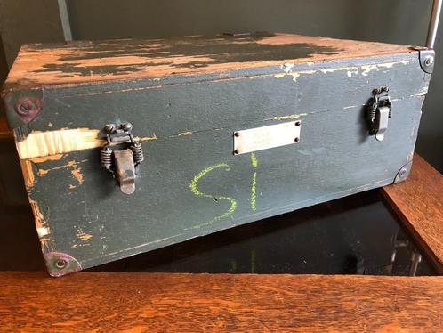 Militaire Groene onderdelen kist., Antiek en Kunst, Antiek | Gereedschap en Instrumenten, Ophalen of Verzenden