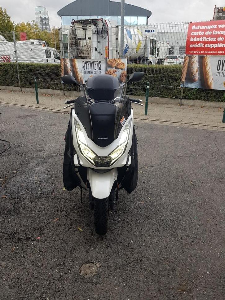 Honda pcx 125cc uit het jaar 2022, Motoren, Motoren | Honda, Particulier, Scooter, 11 kW of minder, 1 cilinder, Motorrijbewijs A