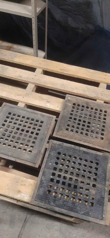3 Grilles en fonte., Doe-het-zelf en Bouw, Metalen, Nieuw, Overige metalen, Ophalen