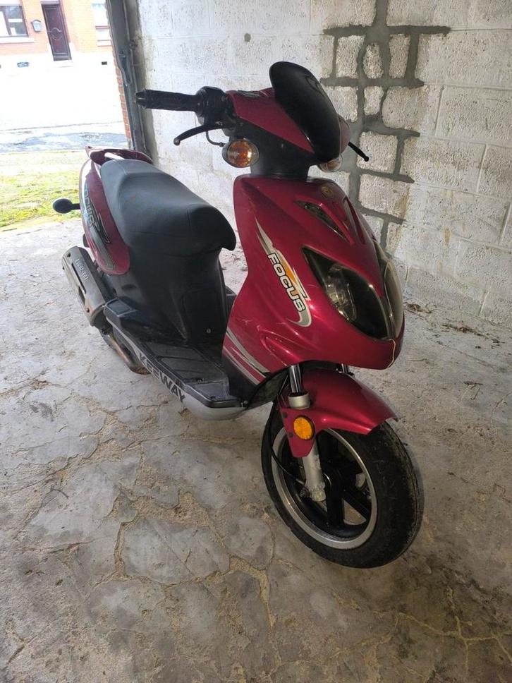 Scooter Keeway sans permis, Vélos & Vélomoteurs, Scooters | Yamaha, Essence, Enlèvement
