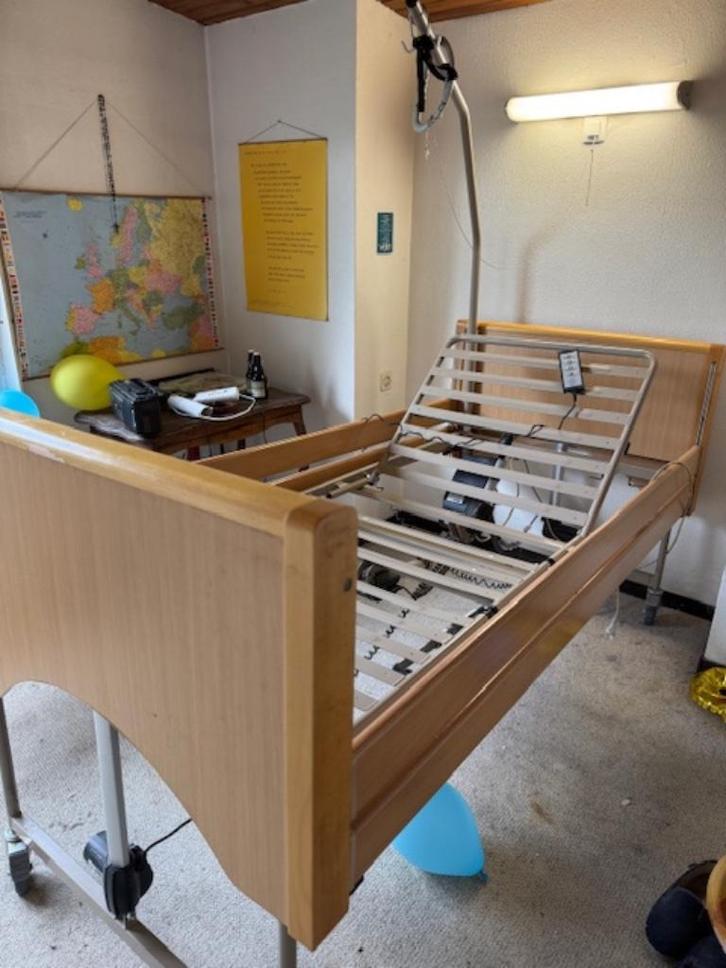 Hoog laag ziekenhuis bed, Divers, Matériel Infirmier, Utilisé, Enlèvement