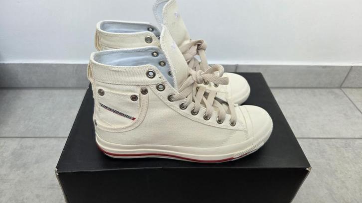 Witte hoge sneakers van Diesel - Maat 35,5 - Nieuw, Kleding | Dames, Schoenen, Nieuw, Sneakers, Wit, Ophalen of Verzenden