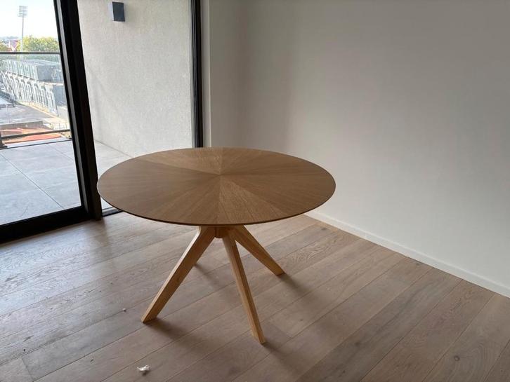 Ronde tafel in eikenfineer (Kave Home), Huis en Inrichting, Tafels | Eettafels, Nieuw, 100 tot 150 cm, 50 tot 100 cm, Vier personen