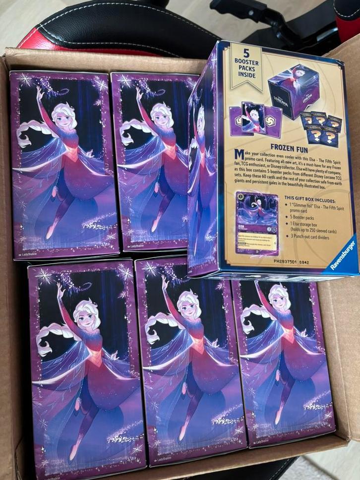 Elsa gift box Disney Lorcana TCG Fabled Mass Giftable Set, Hobby en Vrije tijd, Verzamelkaartspellen | Overige, Foil, Ophalen of Verzenden