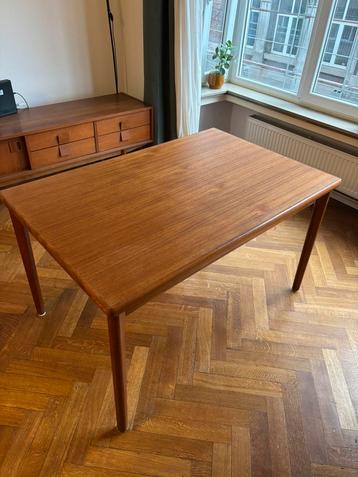 Table à manger en teck vintage annees 60 beschikbaar voor biedingen