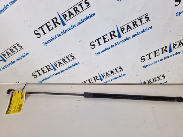 Gasdemper Motorkap links van een Mercedes C-Klasse, Auto-onderdelen, Carrosserie, Mercedes-Benz, Gebruikt, 3 maanden garantie