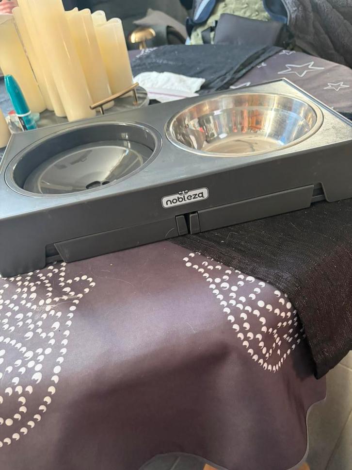 Gris avec inox nourriture et boisson pour chien ou chat, Dieren en Toebehoren, Hondenvoerbakken en Drinkbakken, Zo goed als nieuw