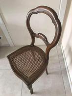 Stoelen met gevlochten riet, Enlèvement