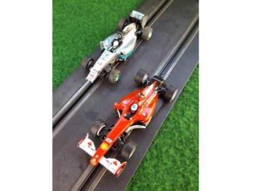 Carrera go: Mercedes-Benz F1 W05 + F1 Ferrari 2010, Kinderen en Baby's, Speelgoed | Racebanen, Gebruikt, Racebaan, Elektrisch