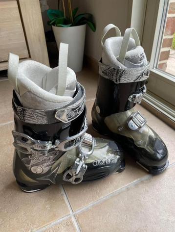 Skischoenen Atomic livefit 80, maat 40 beschikbaar voor biedingen