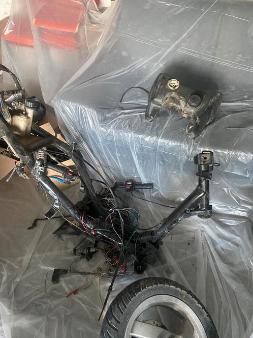 Peugeot vivacity, Fietsen en Brommers, Brommeronderdelen | Scooters, Gebruikt, Peugeot, Frame, Ophalen of Verzenden